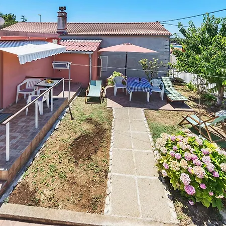 1 Bedroom Beautiful Home In Pula Holiday home