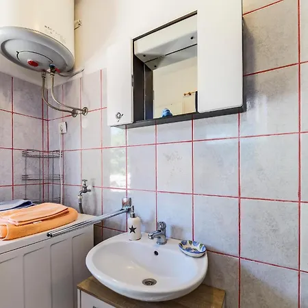 1 Bedroom Beautiful In * Pula