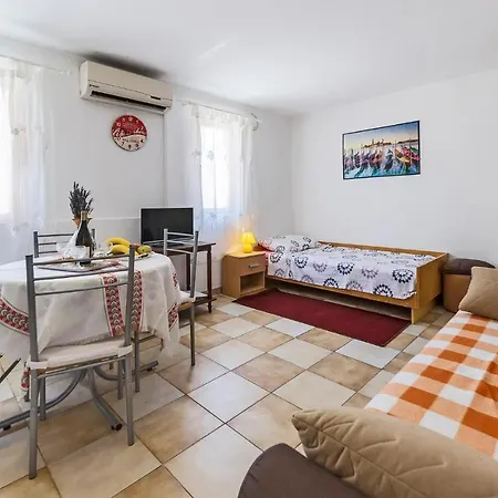 Awesome In With Kitchen Пула