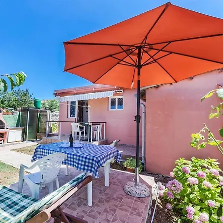 Awesome In With Kitchen * Пула