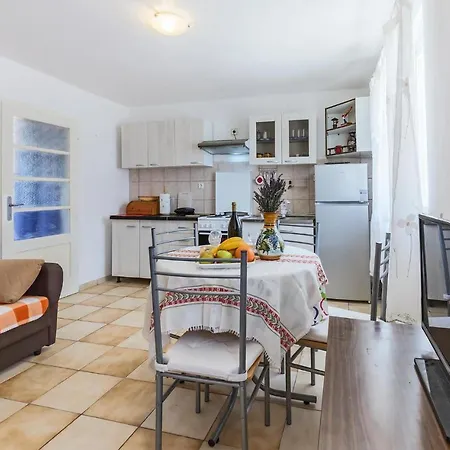 Awesome In With Kitchen * Пула