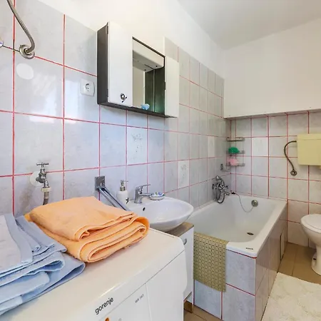 1 Bedroom Beautiful In *