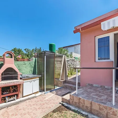 1 Bedroom Beautiful Home In Pula Casa vacanze Pola