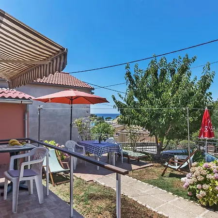 Semesterbostad Awesome In With Kitchen Pula