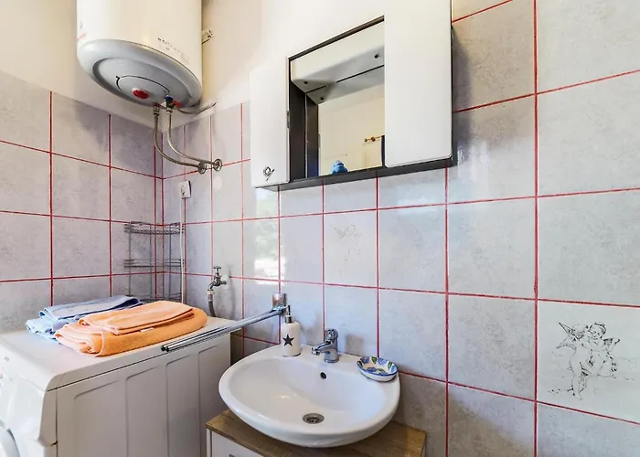 Awesome In With Kitchen * Пула