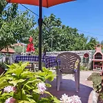 Awesome In With Kitchen Сasa de vacaciones